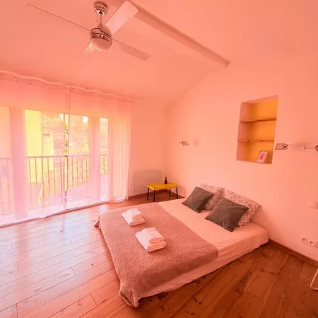 Center 75 M2 Artistic 2 To 4 People דירה *