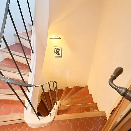 Center 75 M2 Artistic 2 To 4 People