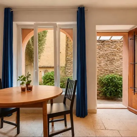 Center 75 M2 Artistic 2 To 4 People *