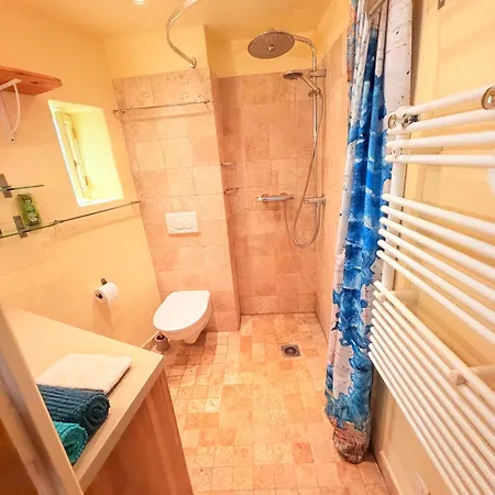 Center 75 M2 Artistic 2 To 4 People