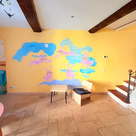 Center 75 M2 Artistic 2 To 4 People