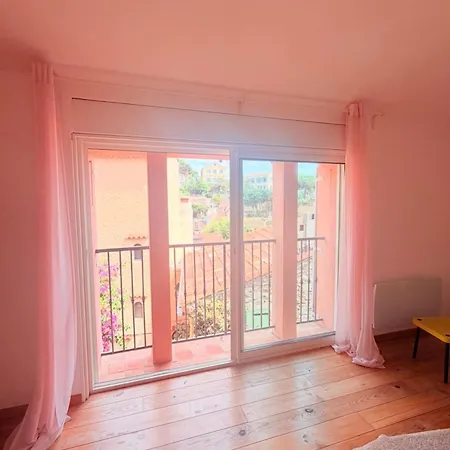 Center 75 M2 Artistic 2 To 4 People *