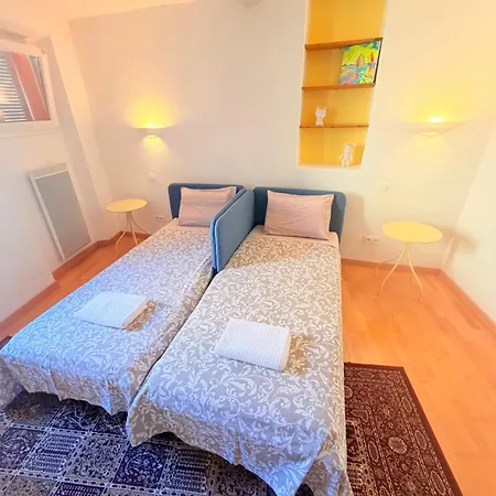 Center 75 M2 Artistic 2 To 4 People